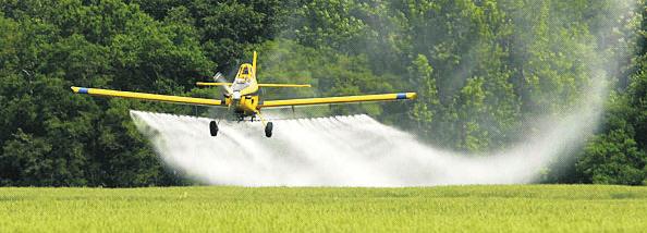 Az oldalszél hatására a permetcseppek profilja torzul (Forrás: Ganzelmeir) Figure 2. Crosswind causes spraying profile distortion (Source: Ganzelmeir) (3. ábra).