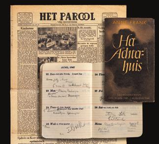A háború után Anne Frank naplójának kéziratát átadják a holland történésznek és tudósnak, Dr.