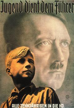 Demokráciából diktatúra A nácik teljes irányítást akarnak a német fiatalság nevelése felett. A fiúkat célzó tevékenységek egyre katonásabb jelleget vesznek fel.