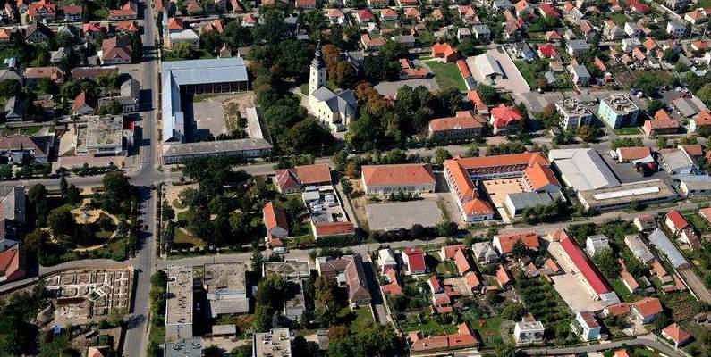 KÉRŐÍV MŰMLÉKVÉLMI TRÜLT, VÉTT ÉPÜLTK PRK ÁRUHÁZ ÉPÜLT ÉS KÖRNYZT PRKOK