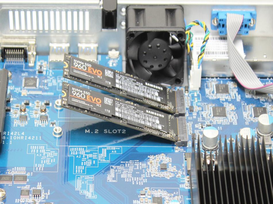 SSD-k csatlakoztatása a RackStation eszközhöz A RackStation egység támogatja az opcionális M.