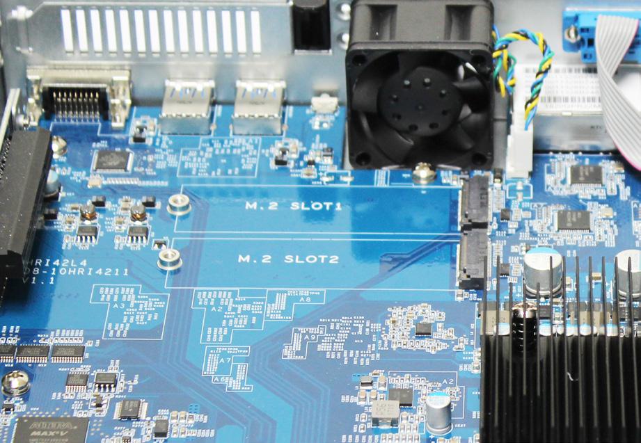 1 A RackStation kikapcsolásához kövesse a RAM modulok hozzáadása a RackStation eszközhöz fejezet 1. és 2. lépését.