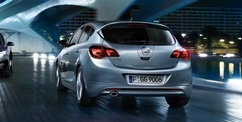 készült Balkormányos gépjárművekhez 13301696 17 11 008 Feltűnő és egyedi kinézetet ad Opel gépjárműve belsejének.