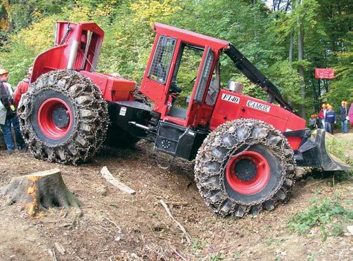Közelítô traktor egyre magasabb fokon automatizáltak, számítógép által vezéreltek; ergonómiai követelményeket szem elõtt tartva tovább fejlõdtek a többcélú gépek kezelõhelyei, megjelentek a