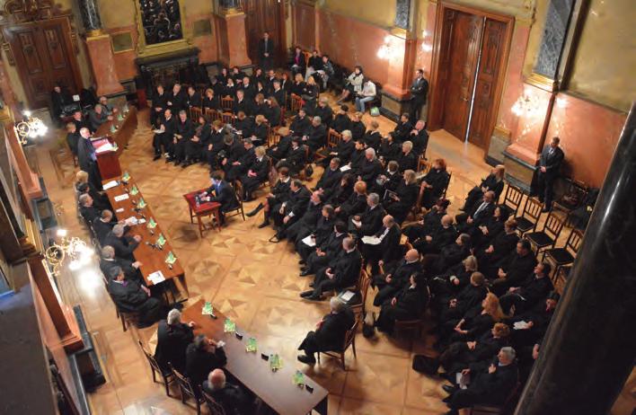 + + TALÁLKOZÁSOK A Kúria vezetősége és bírái 2017-ben is számos külföldi és hazai szakmai konferencián, tanulmányúton, szemináriumon és megbeszélésen vettek részt. A Kúria képviselői dr.