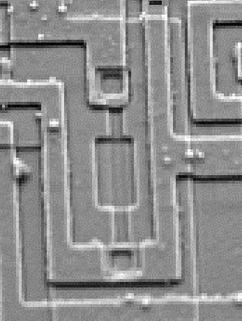 Jellemző alakzatok a chip-en Fémezés csik Kontaktus ablak P adalékolt régió N adalékolt régió Egy technológia: 15.