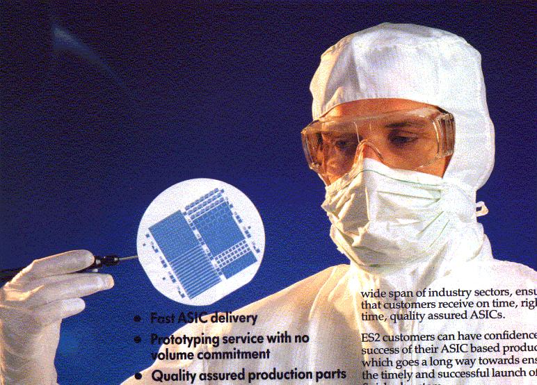 Tiszta szoba (cleanroom) A műveletek maximális tisztaságot igényelnek Speciális ruha mint az űrruha Speciális szoba: