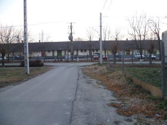 74. Lonovics sugárút - Mikszáth Kálmán utca Állomás tér kereszteződése A kereszteződésben nem került kihelyezésre jelzőtábla.