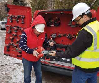 HEAVY DUTY NEWS // 01.02-30.04.2017 9.0AH AKKUMULÁTORRAL, MELY KOMPATIBILIS AZ ÖSSZES GÉPPEL. ELŐSZÖR IS AZ AKKUMULÁTOR SOKOLDALÚSÁGA GYŐZÖTT MEG MINKET.