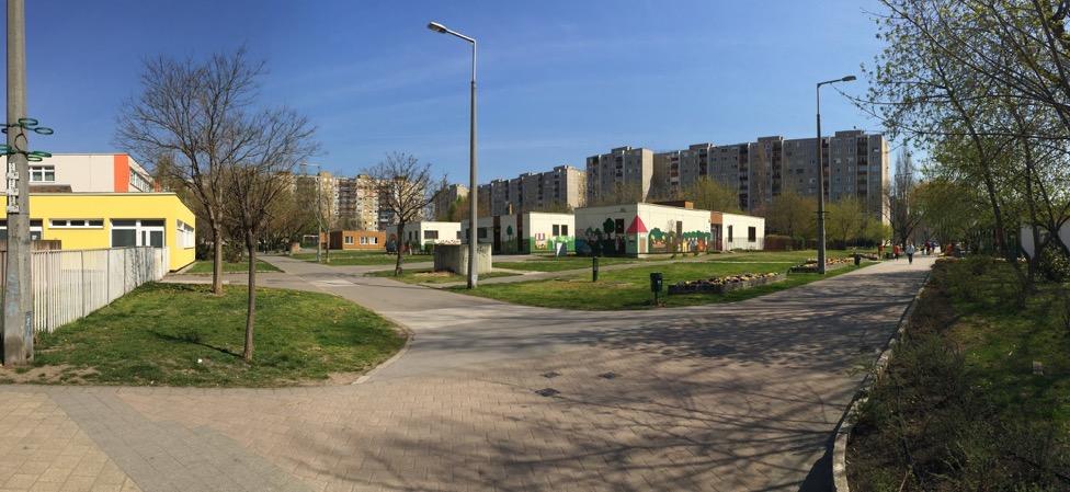 középületek a