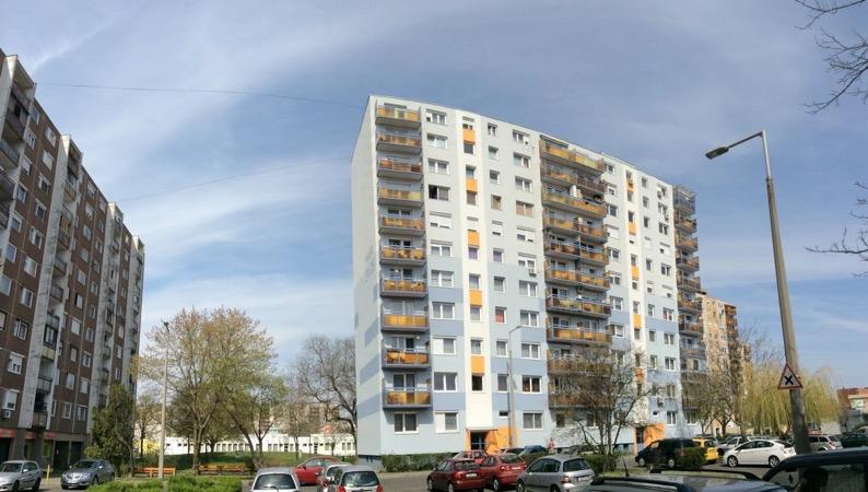 a keret egyik épületének felújítása a Panel-program keretén belül (Petőfi
