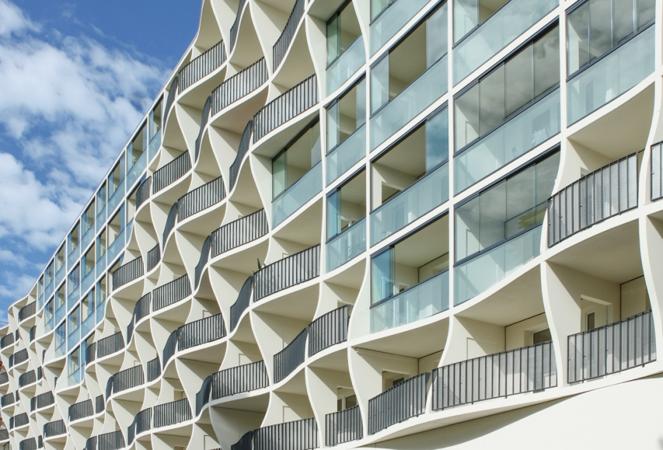 MAGDEBURG NÉMETORSZÁG -MAGDEBURG LEGHOSSZABB (123m) PANELHÁZÁNAK FELÚJÍTÁSA Pályázat útján választottak tervezőt.