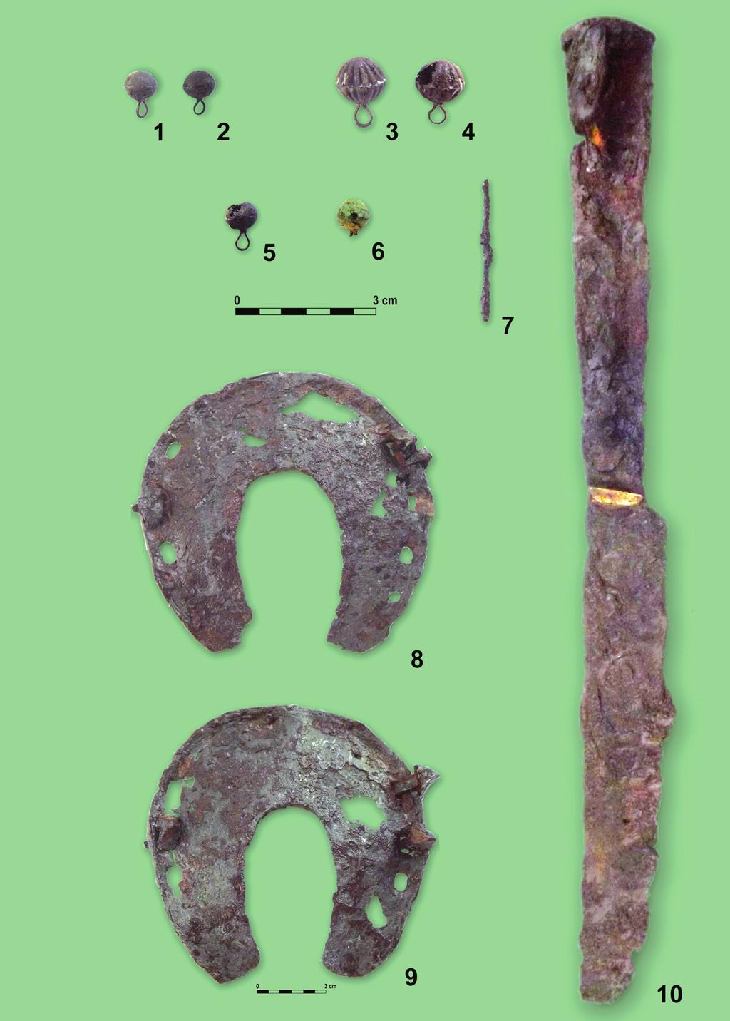 Török kori temetőrészlet Kaposváron 245 4. tábla. A feltárt sírokban talált leletanyag. 1-4. füles-gombok (5.