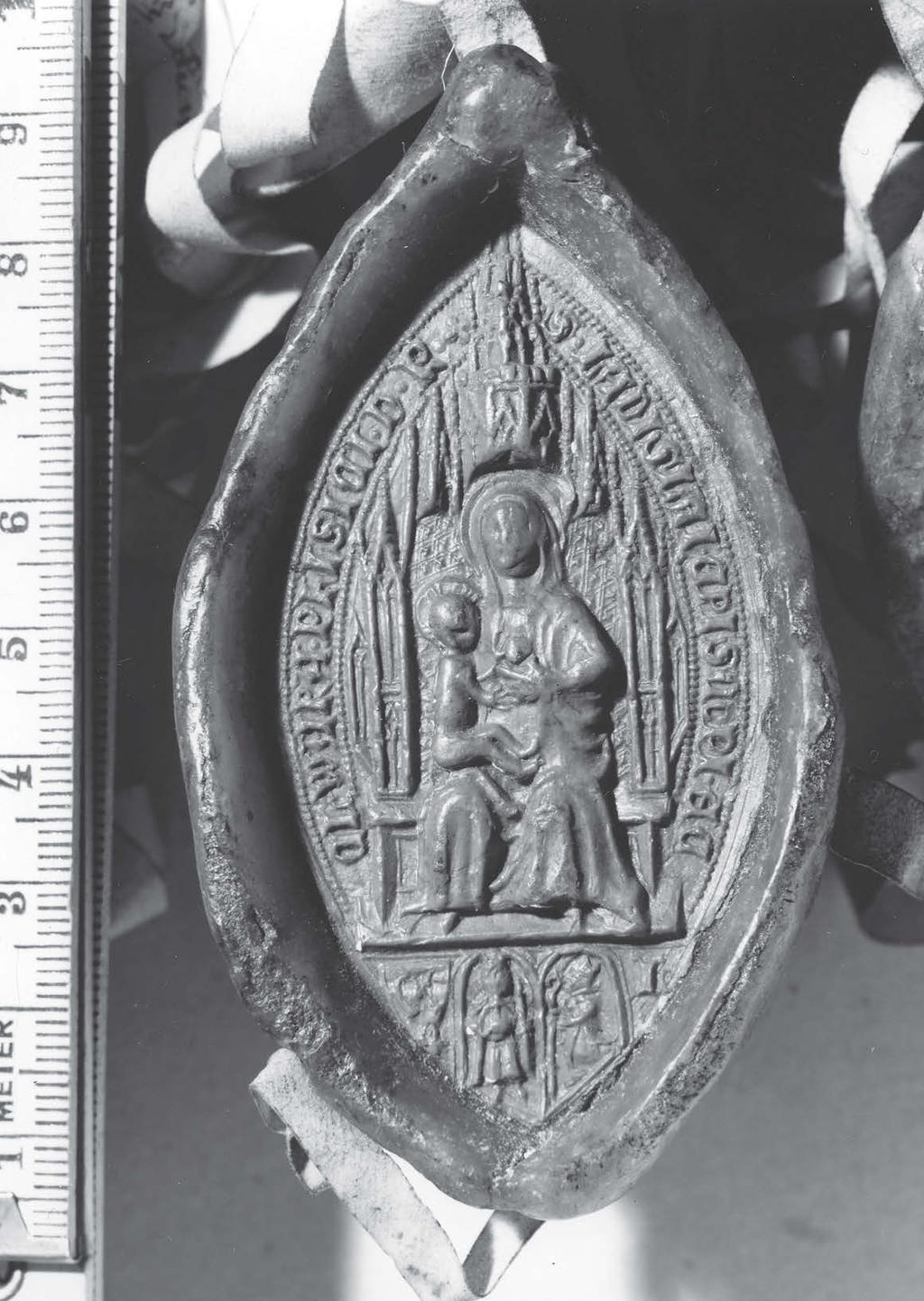 120 2. kép. Deméndi László váradi püspök pecsétje, 1380; Bécs, HHStA, Familienurkunden 283/1. Fotó: HHStA 3. kép. Deméndi László váradi püspök pecsétje, 1380; Bécs, HHStA, Familienurkunden 283/2.