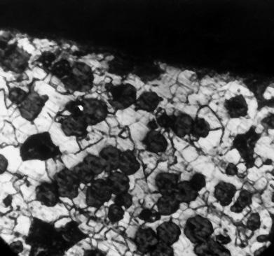 Hasonló jelenséget észleltünk minden 400 700 típusú gömbgrafitos öntvénynél függetlenül attól, hogy milyen