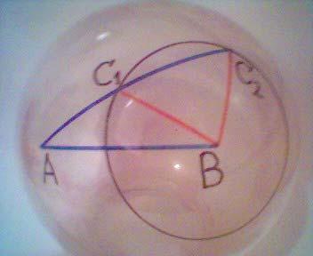 Matematikai kompetenciaterület Segédanyag az összehasonlító geometria tanításához 46 Megjegyzés: Ha a nagyobbik oldallal szembeni szög adott, akkor a három adat síkon is, gömbön is elegendő az