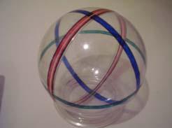 Matematikai kompetenciaterület Segédanyag az összehasonlító geometria tanításához 61 negyedgömb: 180 g.t.e; nyolcadgömb: 90 g.t.e. gömbháromszög, amelynek egyik szöge α, és a szöggel szembeni oldal felezőpontja az α nyílásszögű gömbkétszög szimmetriaközéppja:α g.
