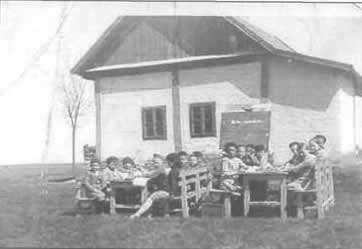 Népiskola, Hevesivány, 1920 Népiskola, Domaszék, 1920 Az óvoda törvényi szabályozással 1891-ben illeszkedett be a köznevelési rendszerbe.
