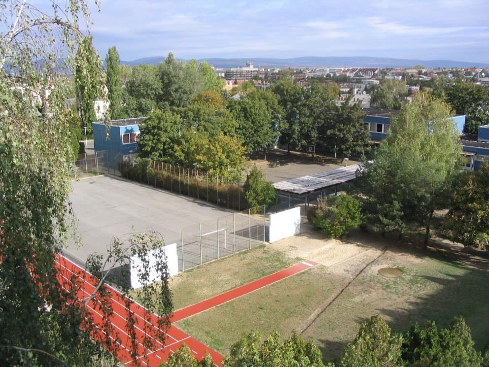 ÁLTALÁNOS ISKOLA 8200