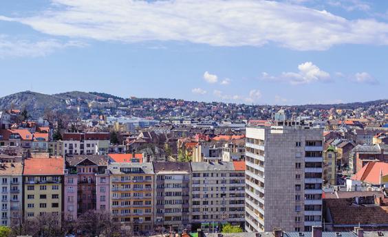 9. LAKOSSÁGI INFRASTRUKTÚRA A 21-es években sokkal kevesebb lakás épült, mint a válság előtt 218 elején a budapesti lakások száma 916 ezer volt, az országos lakásállomány 21%-a.