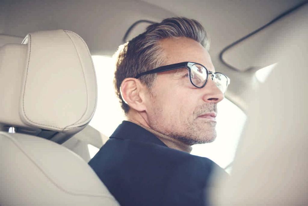 42/43 Az Audi intelligens technikái 40/41 Az Audi intelligens technikái A z Audi A6 volánja mögött nem csupán tudatosabban használhatja ki idejét, hanem