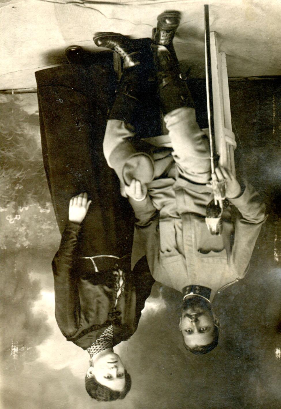 A frontra induló Zemplén Gyôzô és felesége, Mauritz Vilma. A képet Mauritz Vilma második házasságából született egyetlen gyermeke, az idén 9 éves Dévényi Miklósné sz.