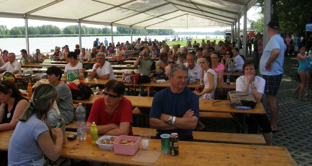 2016. július 11 Régiós majális Fadd-Domboriban Jól sikerült családi nap a Duna-partján Ragyogó, napsütéses idő, nyárias meleg, s forró virsli mustárral fogadta május 28-án, szombaton a második