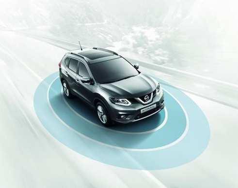 szinttel az új Nissan X-Trail egyedül beparkol és figyelmeztet, ha a vezető