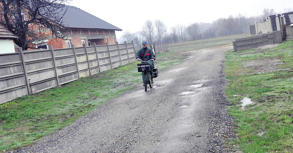 képviselő-testületének ülésén napirend előtt bemutatkozott a járási kormányhivatalt vezető Lendvai Balázs, valamint az új jegyző, Tamásné Lobenwein Gizella.