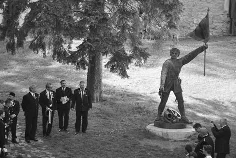 kaptunk az őseinktől, átadjuk a következő nemzedékeknek.