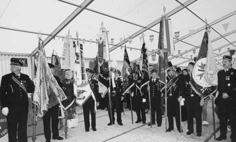Zászlók bemutatása a Balatonfüredi Knappentagon con és Nagybányán találkoztak szakmai eszmecserére a magyar, erdélyi és szlovákiai bányászok és kohászok.