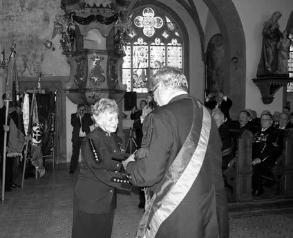 A Himnusz éneklése szati Hagyományőrző Egyesületek elnökét és Werner Norbertet, az egyesület alelnökét, Mikuláš Beráneket, a Szlovák Bányászati Szövetség főtitkárát, a Cseh Bányászati Egyesület