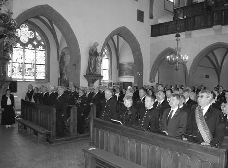 A köszöntő végén az ünneplők egy közös imával és az Imhol a föld alá megyünk eléneklésével felállva emlékeztek az elhunytakra. Ezután dr. Kövér László mondott ünnepi köszöntőt. Dr.