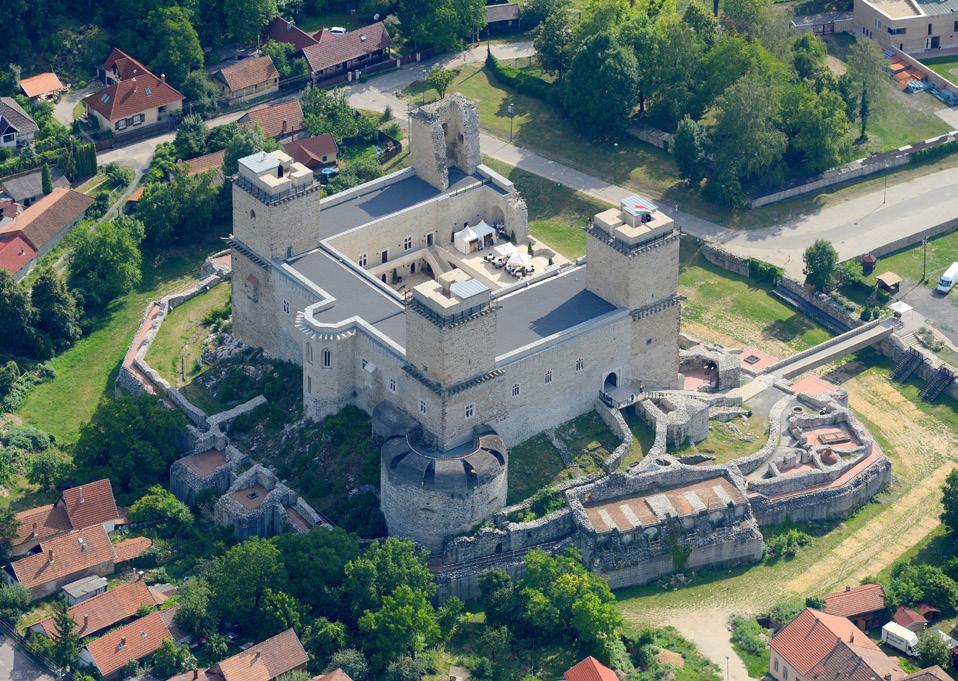 Egy 15. század végi átépítés azonban így is meghatározható volt.