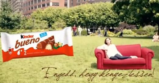 A Kinder Bueno reklámjában a zene és a képek keltik fel a vágyakozás és a kényeztetés érzését.
