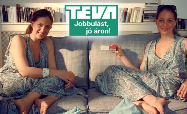 Közben olyan képsort látunk, amelyen minden (archívnak látszó és mai) jelenetben Olympos citromlével ízesítik a szereplők a teájukat, ezzel a reklámozott terméket is