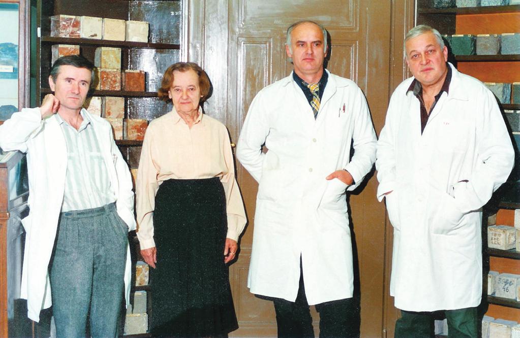 visszaemlékezések 143 12. kép. Székyné Fux Vilma professzornő és munkatársai a rendszerváltás első éveiben.