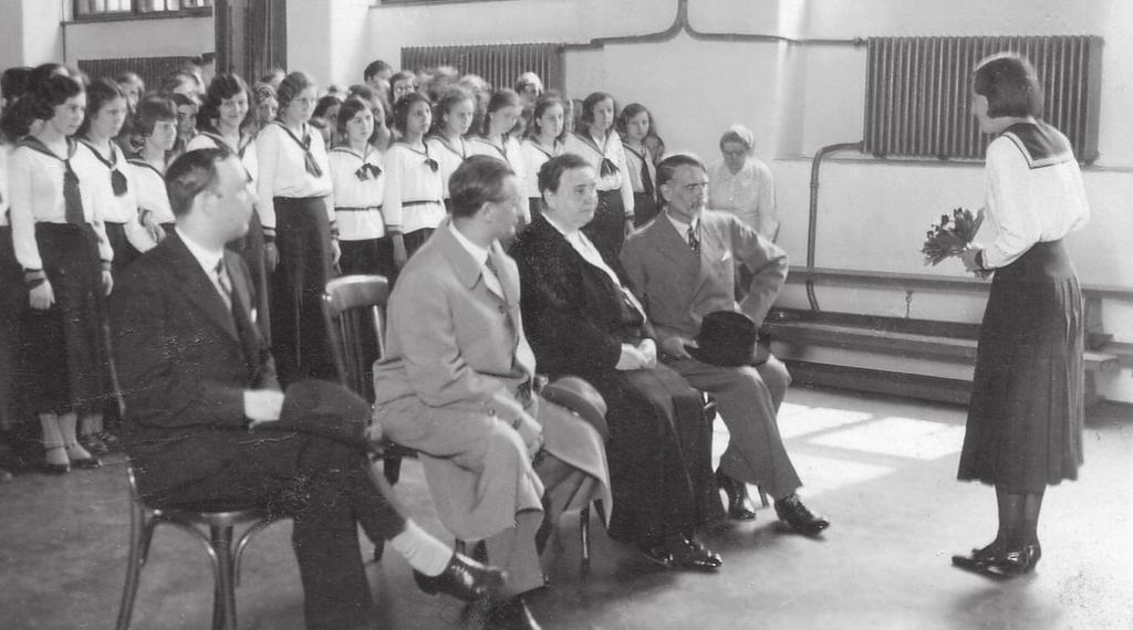 visszaemlékezések 131 A presbitérium a neves igazgató halála után, 1928-ban döntött a Dóczy Gedeon név felvételéről. A nyolc évfolyamos lánygimnázium az első világháború évei alatt alakult ki.