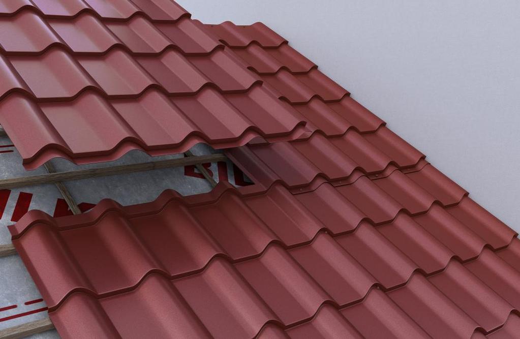 A FÉMCSERÉP TETŐLEMEZEK CSATLAKOZTATÁSA Hosszú tetőszékű tetőfedők esetén két vagy több fémcserép tetőlemez csatlakoztatása javasolt.