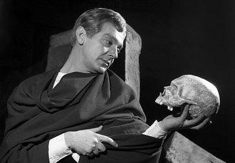 ) Lucifer Bánk bán Hamlet 1.. Gábor Miklós a Madách Színház előadásában (1964), rendező: Vámos László 2.