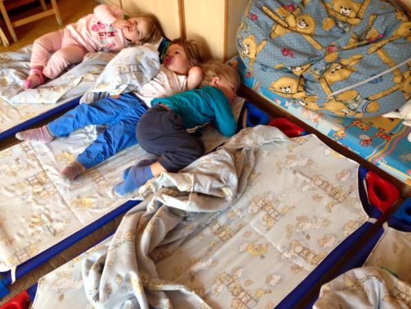 Kisgyermeknevelőink fő feladata A kisgyermeknevelői munka hivatás, mely a családok segítéséről, a gyermekekről való gondoskodásról, elfogadásról, türelemről, toleranciáról szól.