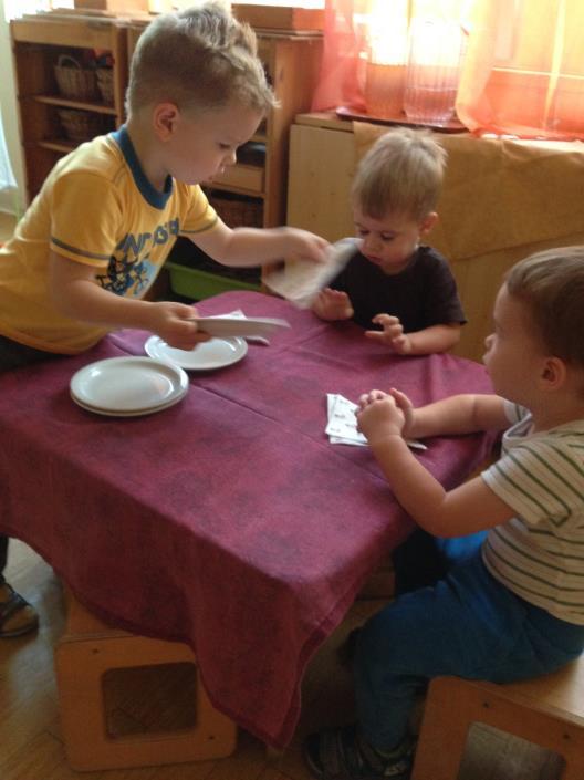 A gyermeket mint fejlődő személyiséget a kisebb körű kompetenciából fakadó segítségigénye, ráutaltsága, kiszolgáltatottsága miatt, különleges védelem illeti meg.