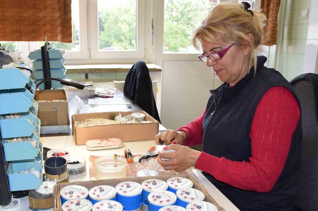 SZOLGÁLTATÁSI DÍJAKRÓL A díj megállapítása Az ivóvíz-, valamint a szennyvízcsatorna-szolgáltatás díja hatóságilag megállapított, maximált ár.