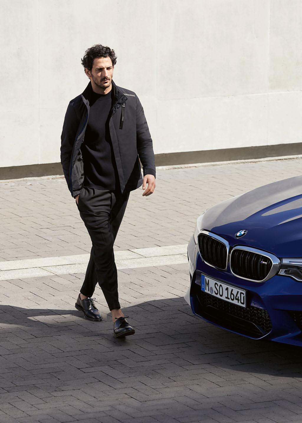 BMW LIFESTYLE BMW M KOLLEKCIÓ 32 33 BMW M férfidzseki Sportos dizájn kifinomult anyaghasználattal. Egész évben hordható a vékonyan hőszigetelő bélésnek köszönhetően.