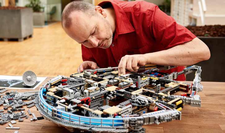 K: Nem jelentett különleges kihívást, amikor el kellett érni, hogy a modell úgy nézzen ki, mint az igazi Star Wars Millennium Falcon?