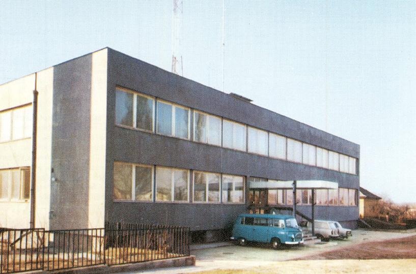 Czelnai Rudolf, az OMSZ akkori elnökének kezdeményezésére 1978- ban az Eötvös Loránd Tudományegyetemen létrejött az önálló ötéves meteorológus képzés, amely felváltotta a korábbi kétéves