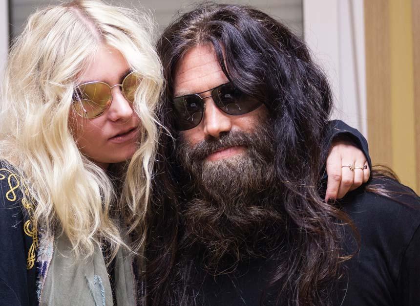 INTERJÚ THE PRETTY RECKLESS Taylor Momsen nem szívesen mesél Gossip Girlös múltjáról, közel tíz éve működő rockcsapatáról, a The Pretty Recklessről viszont annál inkább.