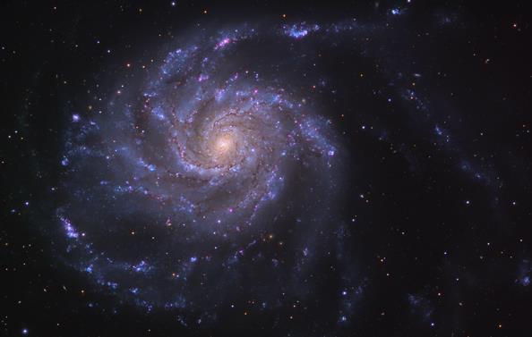 -re M81 közepén: 7x10 7 M fekete lyuk M82 (Szivar-galaxis): a legközelebbi ún.