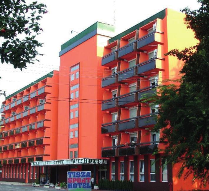 14 SZÁLLODAI ELHELYEZÉS TOVÁBBI TUDNIVALÓK 15 TISZA SPORT HOTEL 6726 Szeged, Szent-Györgyi Albert u. 42. Telefon: (+36)-62/431-429 E-mail: sporthotel@tiszahotel.