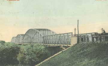 A Nyugati pályaudvar előtti teret és a peronokat zsúfolásig megtöltötte a gyászoló tömeg. budapestcity.org/02-tortenet/1894-kossuthtemetese/index-hu.
